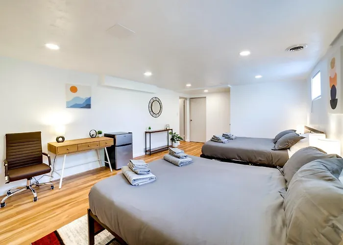 3 Mi To Downtown: W/ Balcony! Holiday home Pittsburgh