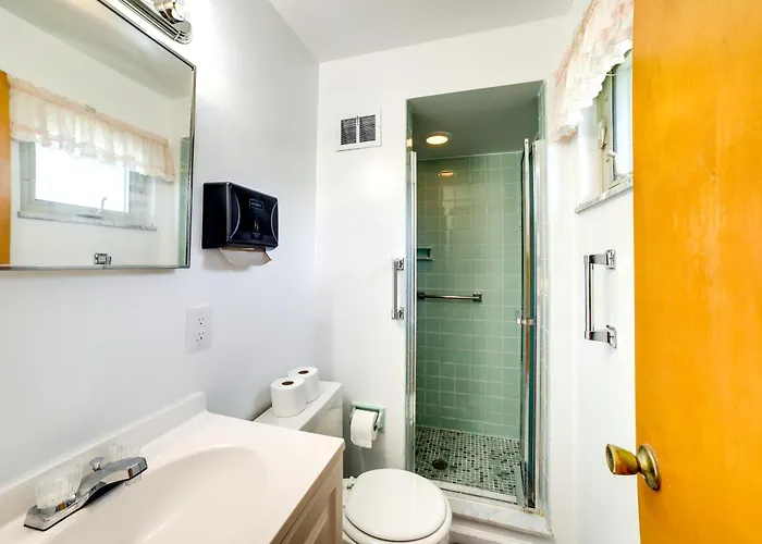 3 Mi To Downtown: W/ Balcony!