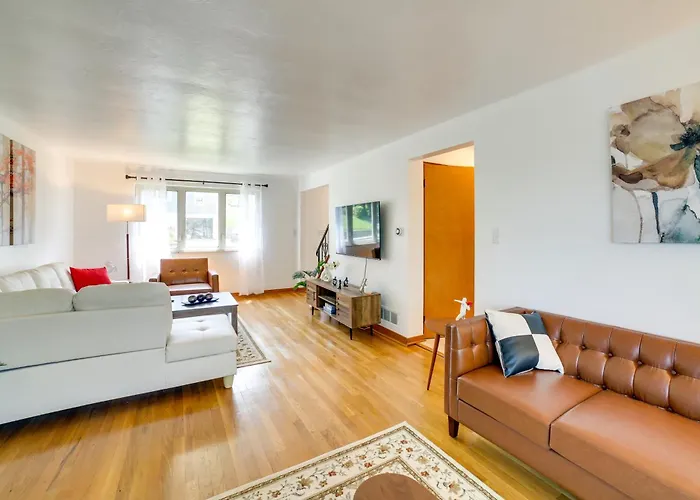 Holiday home 3 Mi To Downtown: W/ Balcony!