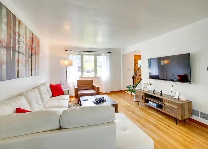 Holiday home 3 Mi To Downtown: W/ Balcony! *