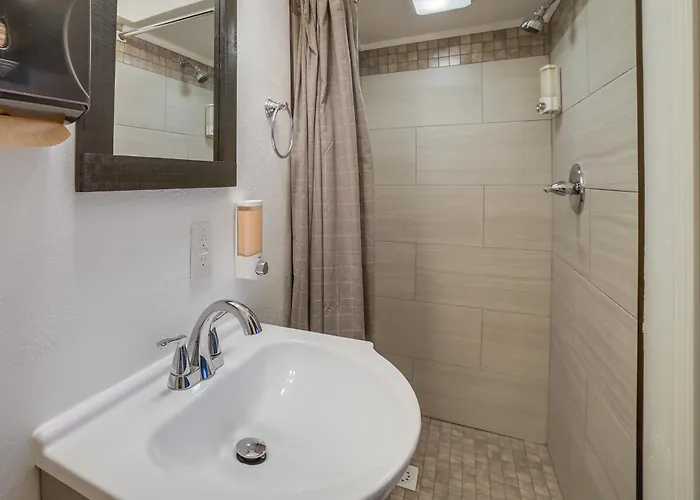 3 Mi To Downtown: W/ Balcony! Pittsburgh
