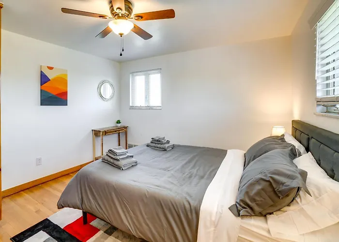 3 Mi To Downtown: W/ Balcony! Holiday home *