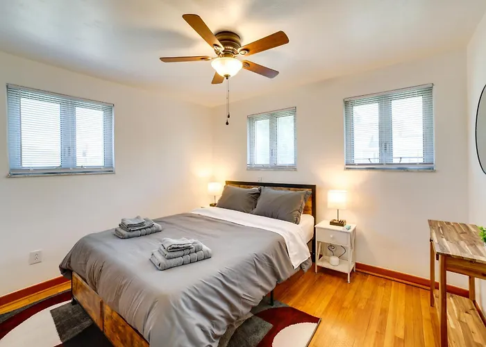 Holiday home 3 Mi To Downtown: W/ Balcony! Pittsburgh