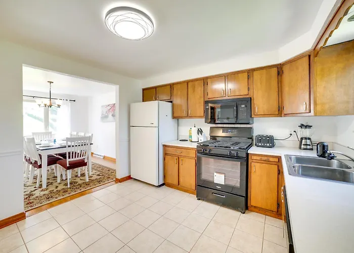 3 Mi To Downtown: W/ Balcony! *