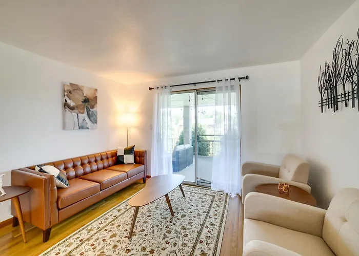 3 Mi To Downtown: W/ Balcony! Holiday home