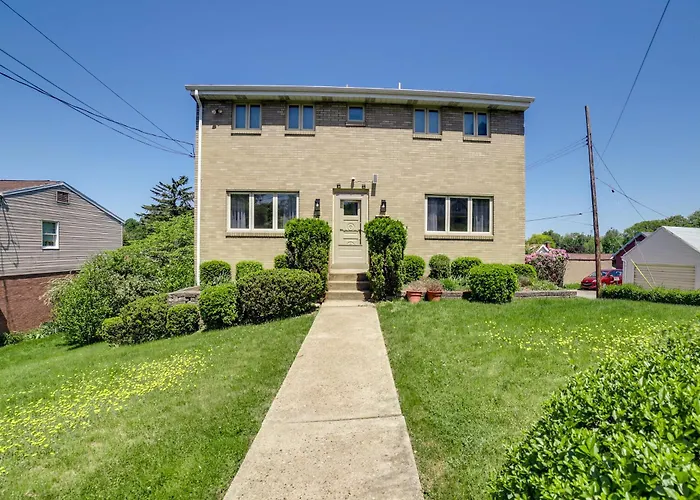 Holiday home 3 Mi To Downtown: W/ Balcony! *
