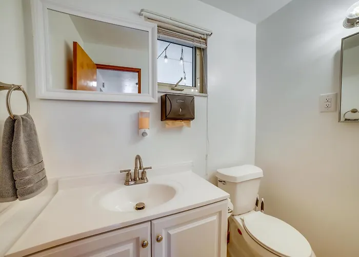 Holiday home 3 Mi To Downtown: W/ Balcony! Pittsburgh