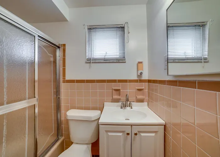 3 Mi To Downtown: W/ Balcony!