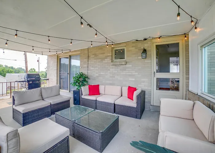 3 Mi To Downtown: W/ Balcony! Holiday home *