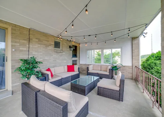 Holiday home 3 Mi To Downtown: W/ Balcony! *